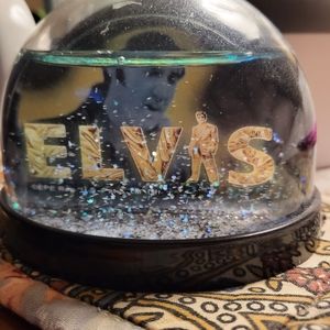 ELVIS PRESLEY  68 Special Snowglobe